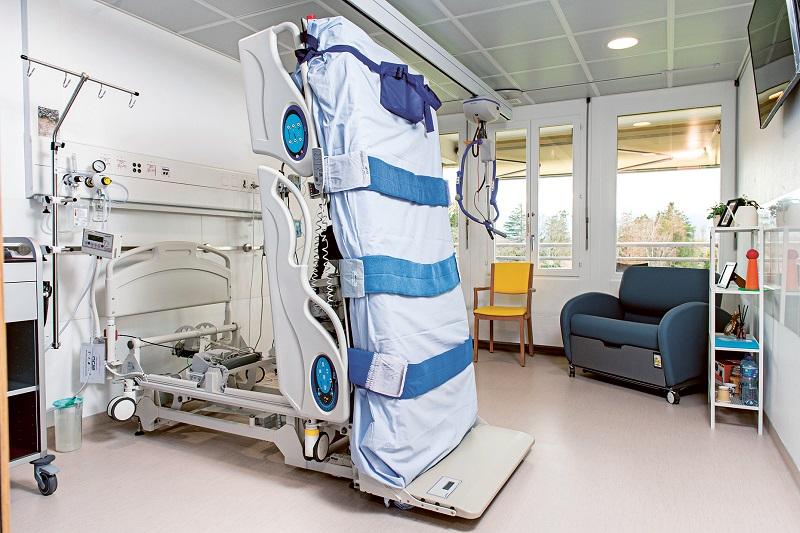 lit de soins pour les personnes cérébrolésées